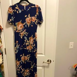 Short sleeve maternity dress